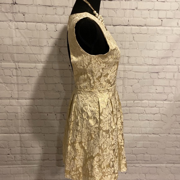 Party Dress in shimmery Gold and Cream with side pockets. Backless. Sz Med. EUC - Picture 4 of 10